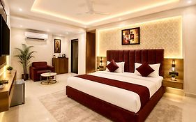Hotel Perfectionist- Free Airport Pickup